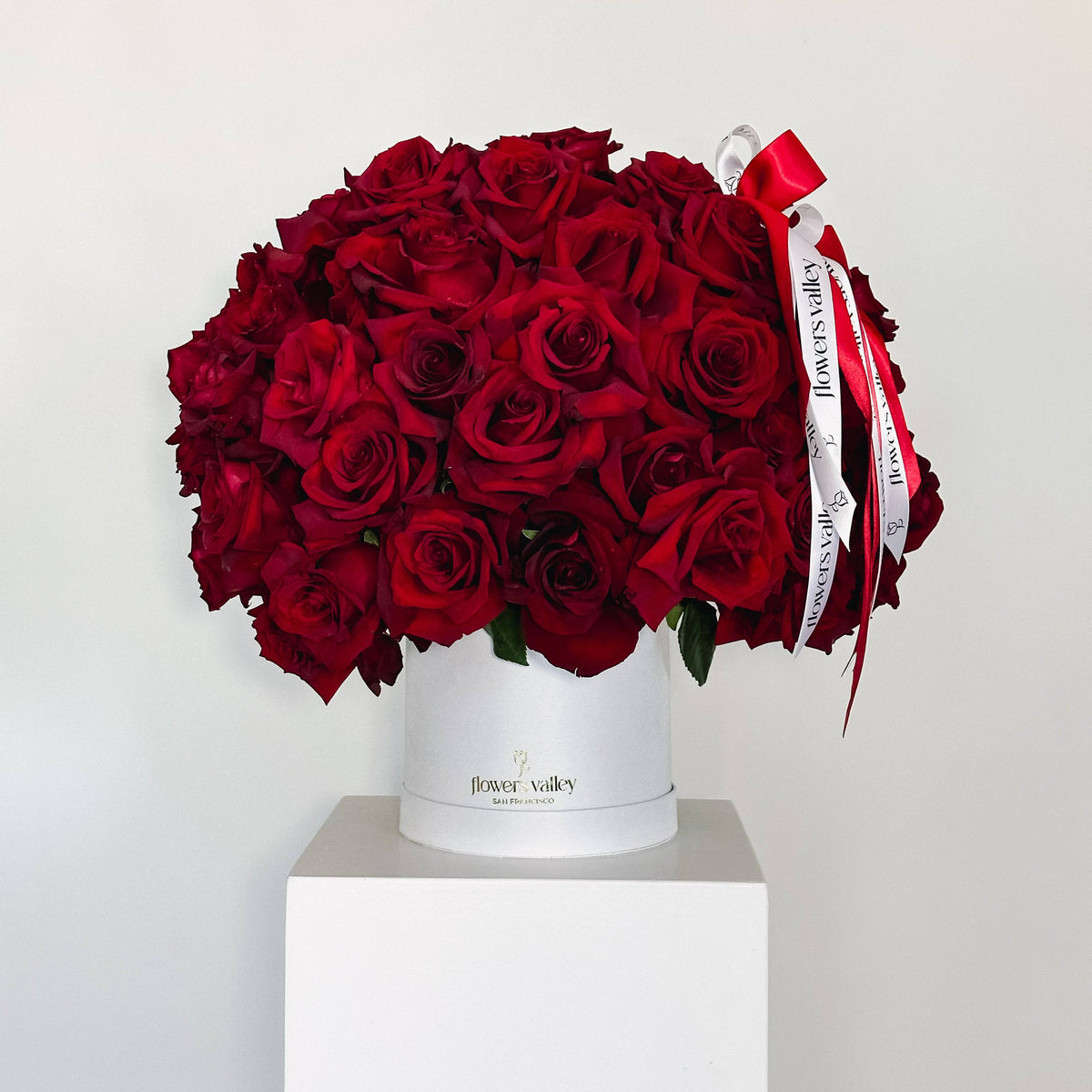 100 Red Roses Luxury Hatbox For Grand Romantic Gestures Flowers 100-red-roses-luxury-hatbox-for-grand-romantic-gestures-flowers