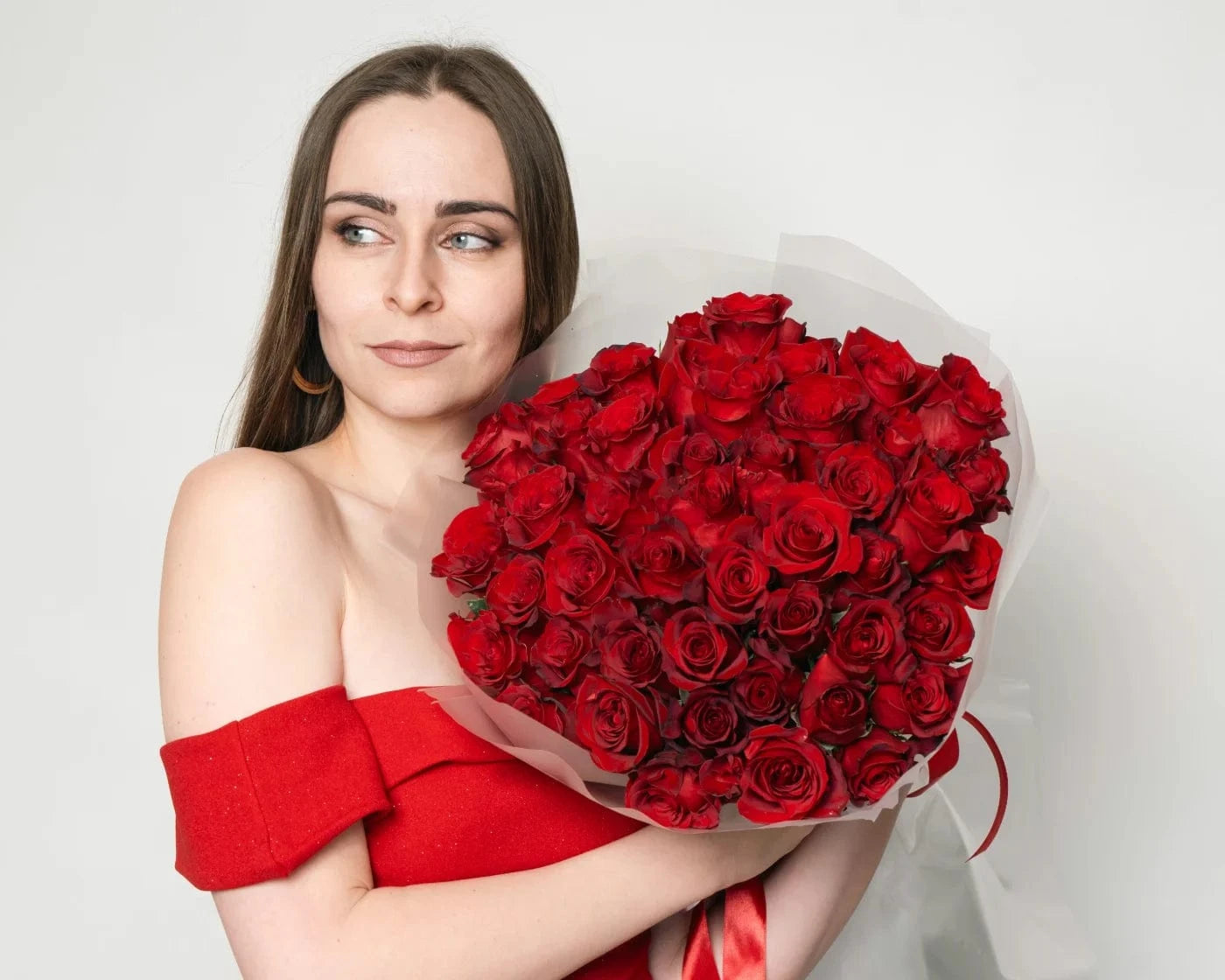 Alt text (Angwin):
Woman in red dress holding a romantic bouquet of red roses in Angwin – Flowers Valley flower delivery