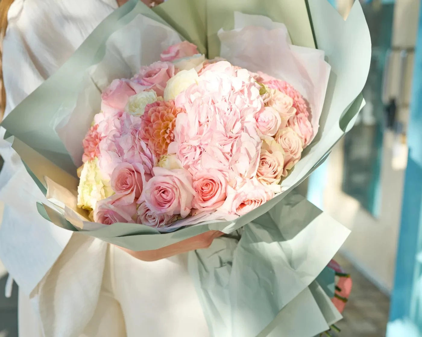 Elegant luxury bouquet of fresh flowers with roses and seasonal blooms – Flowers Valley Orinda flower delivery