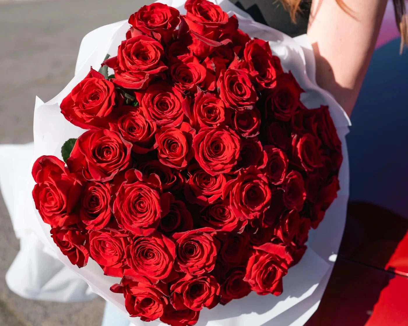 Luxury bouquet of red roses as a romantic gift in Mill Valley – Flowers Valley delivery