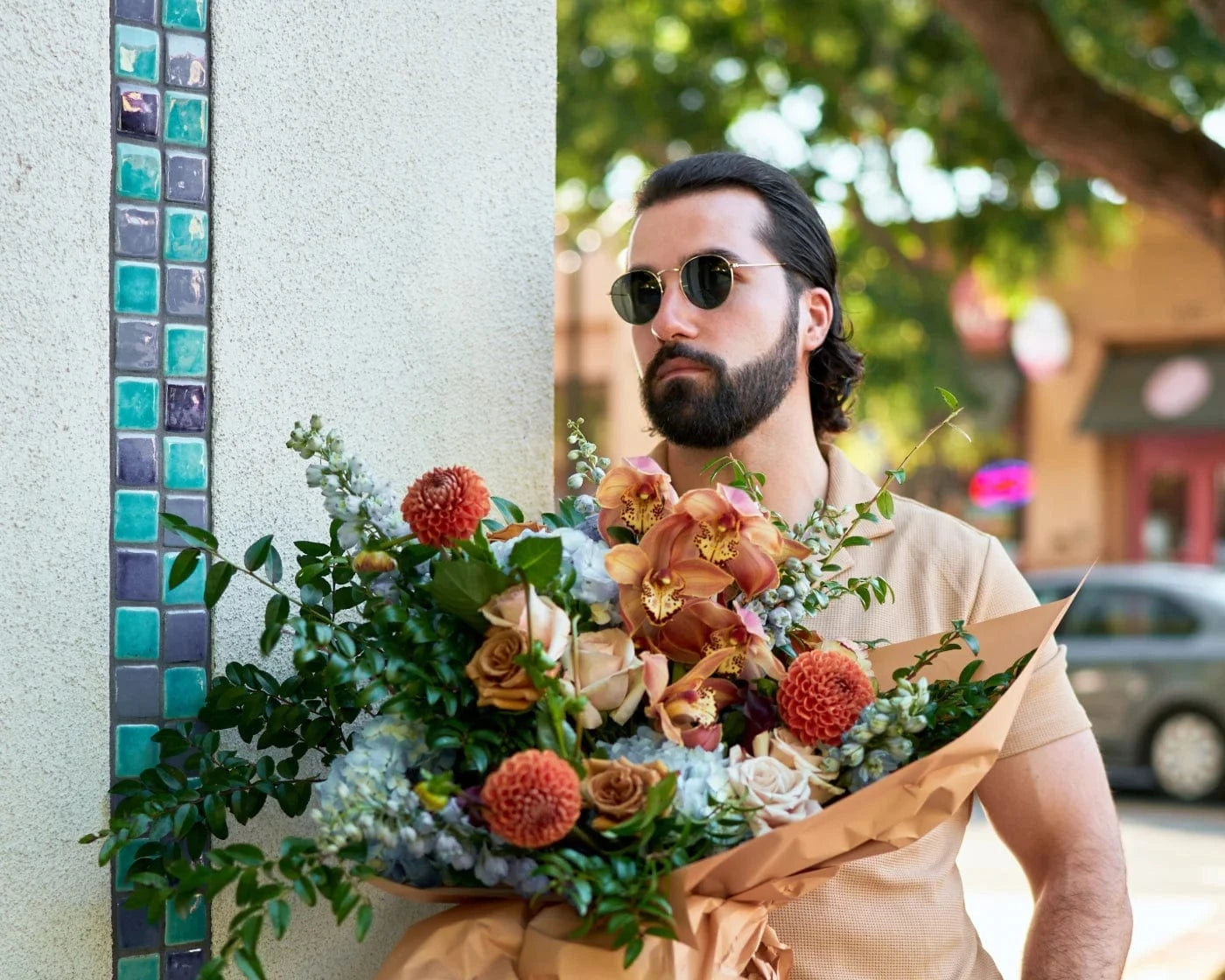 Chic mixed flower bouquet with roses, dahlias, and hydrangeas in Flowers Valley signature bag – same-day flower delivery in Solano County