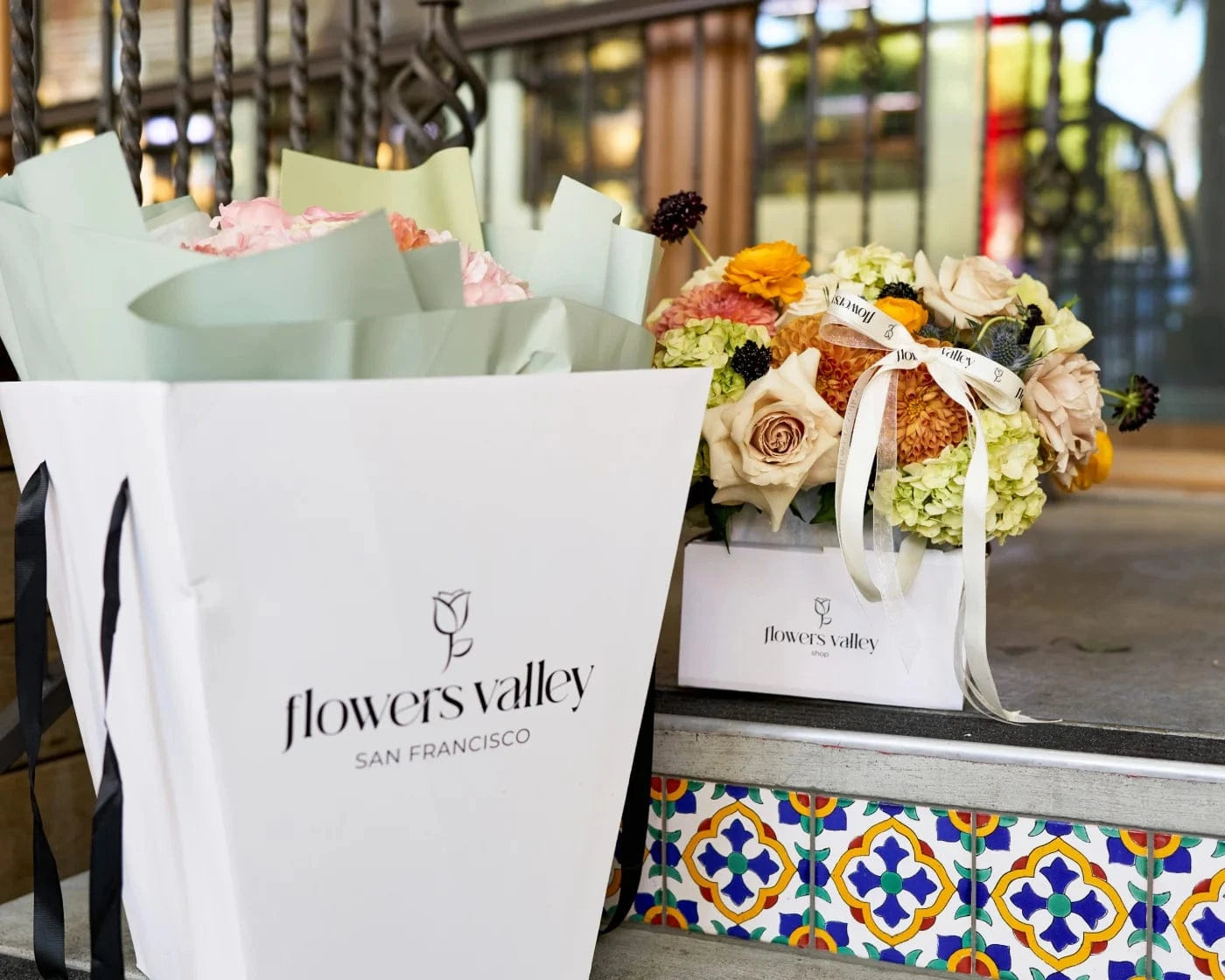Chic mixed flower bouquet with roses, dahlias, and hydrangeas in Flowers Valley signature bag – same-day flower delivery in Sonoma County