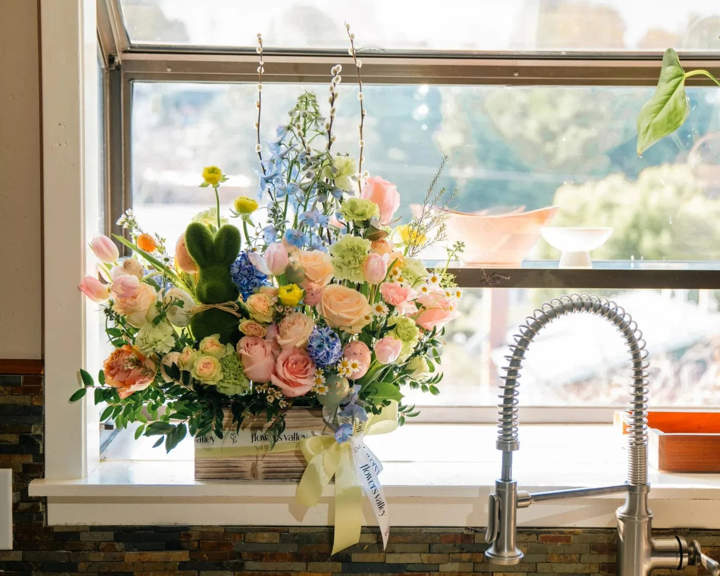 Spring basket arrangement with fresh roses, hydrangeas, and seasonal flowers – Flowers Valley Petaluma flower delivery