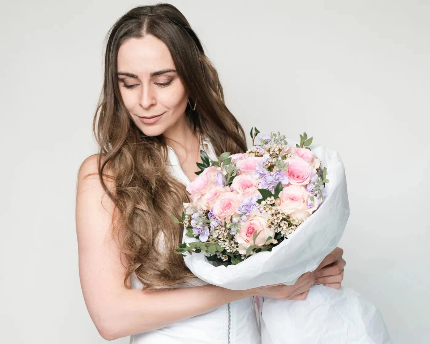 Woman holding an elegant bouquet of pink roses and hydrangeas – Flowers Valley Cupertino flower delivery